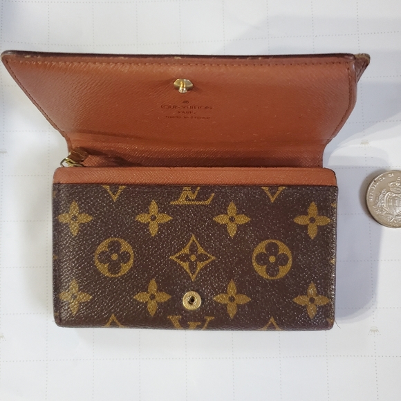 Louis Vuitton Monogram Snap Tresor Wallet - Picture 3 of 15